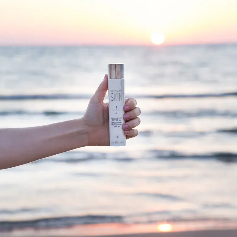 קרם לחות עם מקדם הגנה SPF30 – SKIN